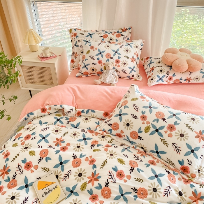 91家纺网 家纺一手货源 找家纺 上尚居 2022新款加厚保暖牛奶绒四件套 蔷薇花开粉