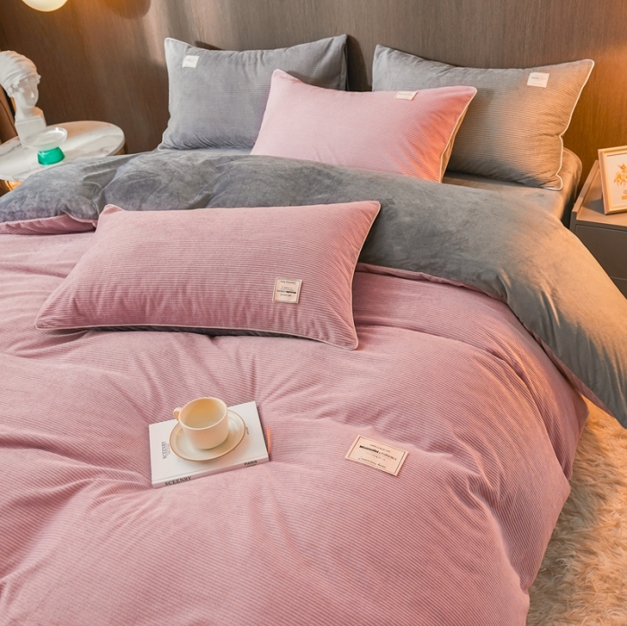 91家纺网 家纺一手货源 找家纺 秀色婴儿绒四件套冬季牛奶绒加绒双面绒被套丝诺轻奢藕粉色金属灰