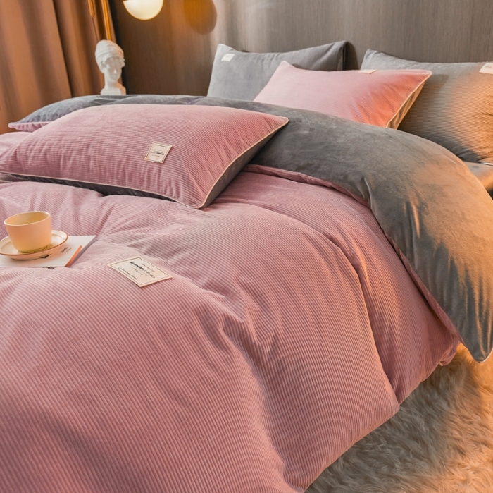 91家纺网 家纺一手货源 找家纺 秀色婴儿绒四件套冬季牛奶绒加绒双面绒被套丝诺轻奢藕粉色金属灰