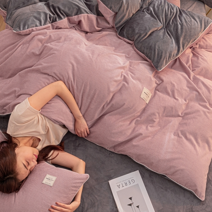 91家纺网 家纺一手货源 找家纺 秀色婴儿绒四件套冬季牛奶绒加绒双面绒被套丝诺 藕粉色+金属灰