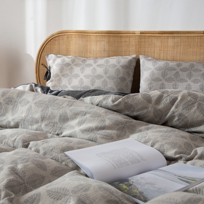 91家纺网 家纺一手货源 找家纺 安莱生活双层纱四叶草色织大提花蝴蝶结工艺款四件套 黑灰幸运草