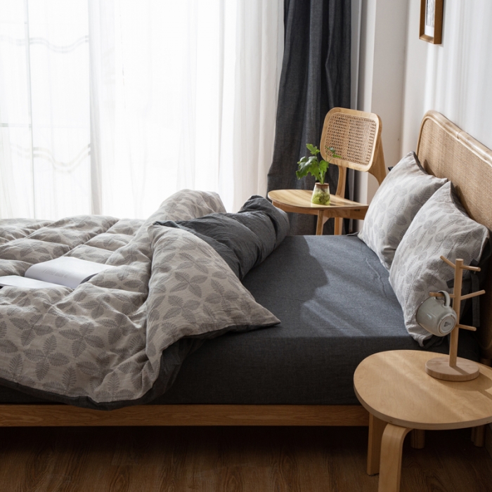 91家纺网 家纺一手货源 找家纺 安莱生活双层纱四叶草色织大提花蝴蝶结工艺款四件套 黑灰幸运草