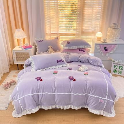 91家纺网 家纺一手货源 找家纺 金爱家2021新款230克毛巾绣牛奶绒花边四件套 小花花-丁香紫