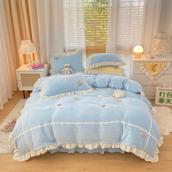 91家纺网 家纺一手货源 找家纺 金爱家2021新款230克毛巾绣牛奶绒花边四件套 萌萌兔-海盐蓝