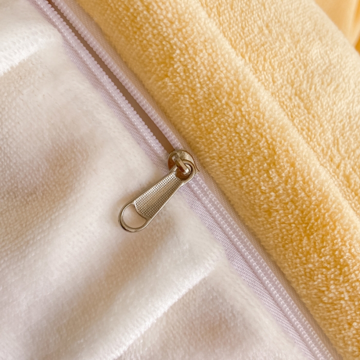 91家纺网 家纺一手货源 找家纺 金爱家2021新款230克毛巾绣牛奶绒花边四件套 萌萌兔-亮黄