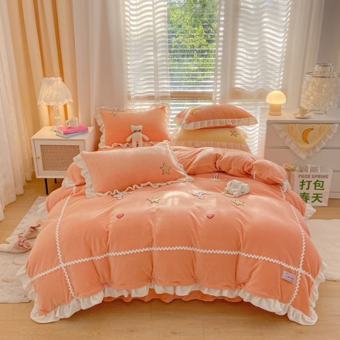 91家纺网 家纺一手货源 找家纺 金爱家2021新款230克毛巾绣牛奶绒花边四件套 萌萌兔-太阳橙
