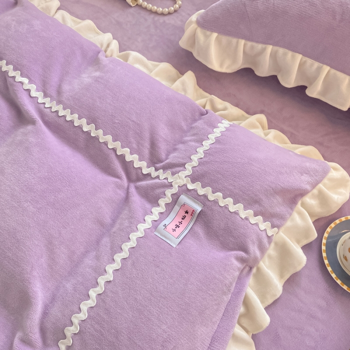 91家纺网 家纺一手货源 找家纺 金爱家2021新款230克毛巾绣牛奶绒花边四件套 小花花-香芋紫