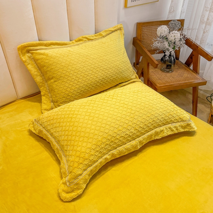 91家纺网 家纺一手货源 找家纺 金爱家2021新款荷叶边立体雕花绒暖绒四件套 金黄