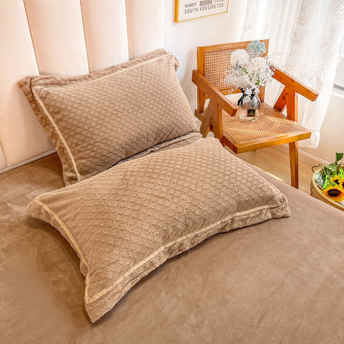 91家纺网 家纺一手货源 找家纺 金爱家2021新款荷叶边立体雕花绒暖绒四件套 咖色