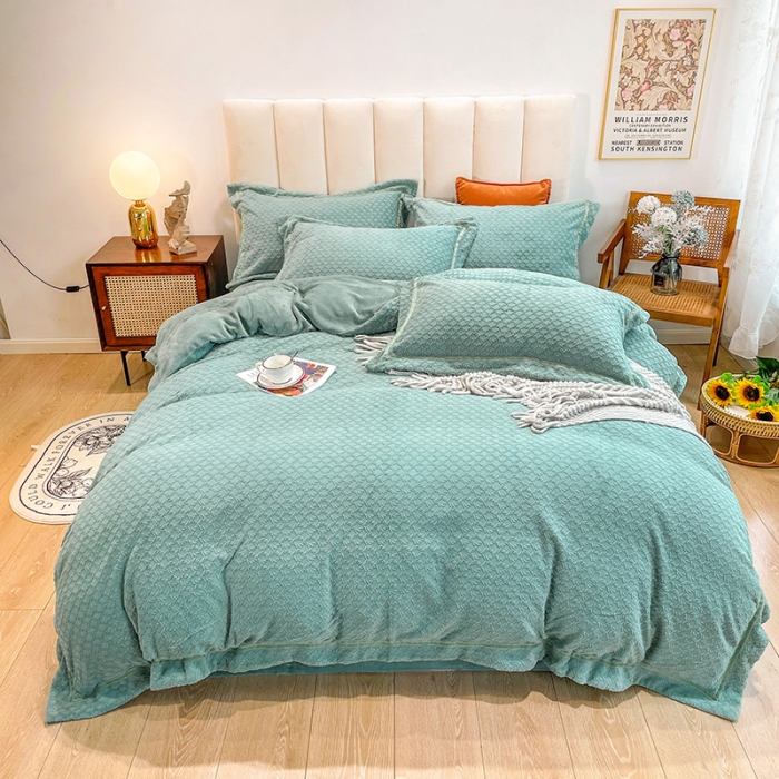 91家纺网 家纺一手货源 找家纺 金爱家2021新款荷叶边立体雕花绒暖绒四件套 绿色