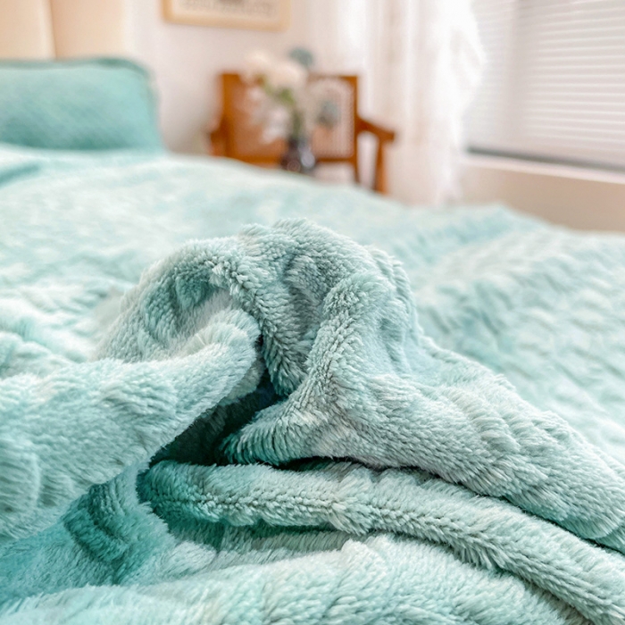 91家纺网 家纺一手货源 找家纺 金爱家2021新款荷叶边立体雕花绒暖绒四件套 绿色