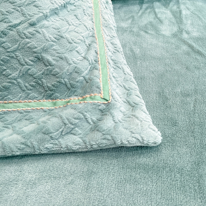 91家纺网 家纺一手货源 找家纺 金爱家2021新款荷叶边立体雕花绒暖绒四件套 绿色