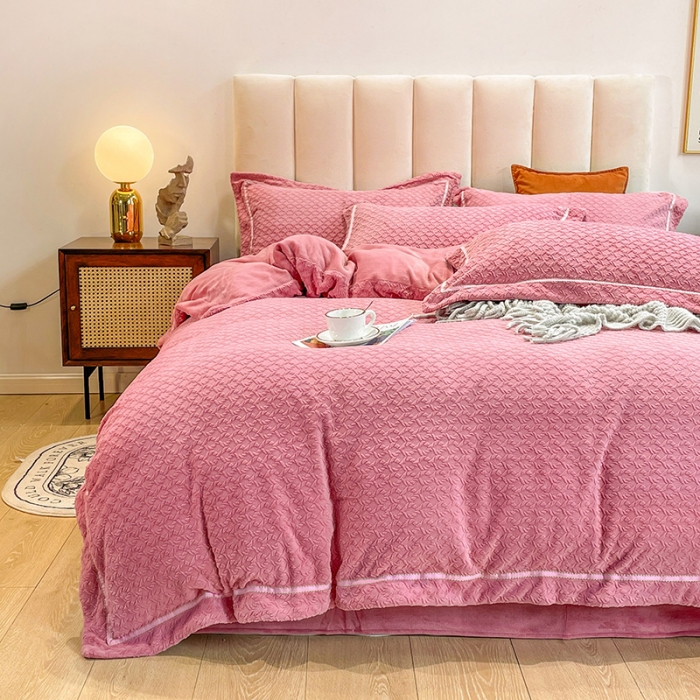 91家纺网 家纺一手货源 找家纺 金爱家2021新款荷叶边立体雕花绒暖绒四件套 深粉