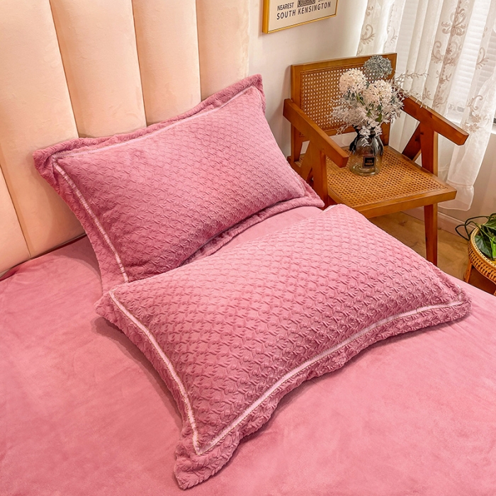 91家纺网 家纺一手货源 找家纺 金爱家2021新款荷叶边立体雕花绒暖绒四件套 深粉