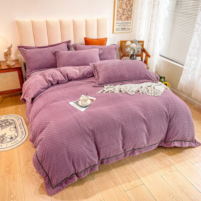 91家纺网 家纺一手货源 找家纺 金爱家2021新款荷叶边立体雕花绒暖绒四件套 深紫