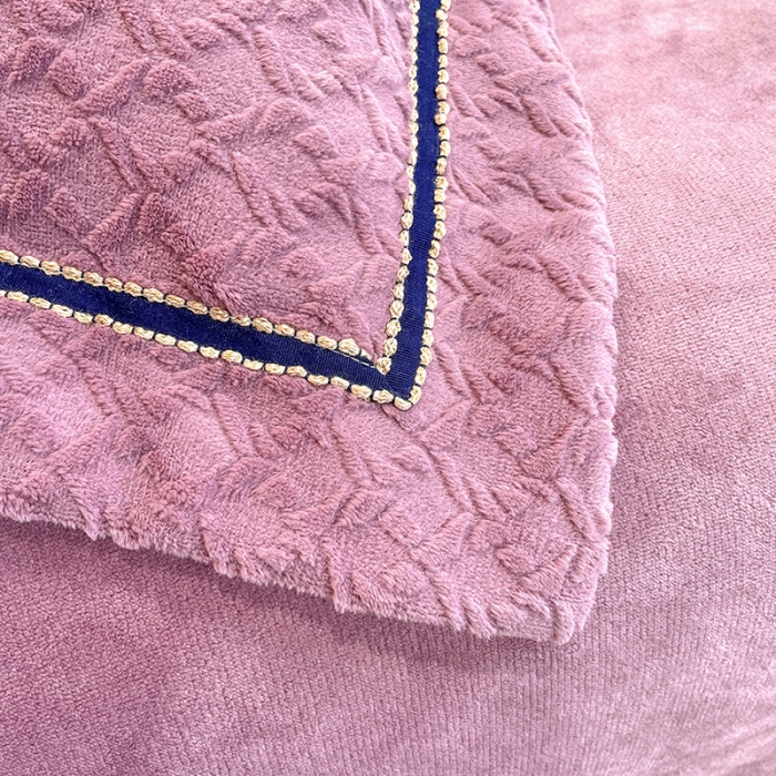 91家纺网 家纺一手货源 找家纺 金爱家2021新款荷叶边立体雕花绒暖绒四件套 深紫