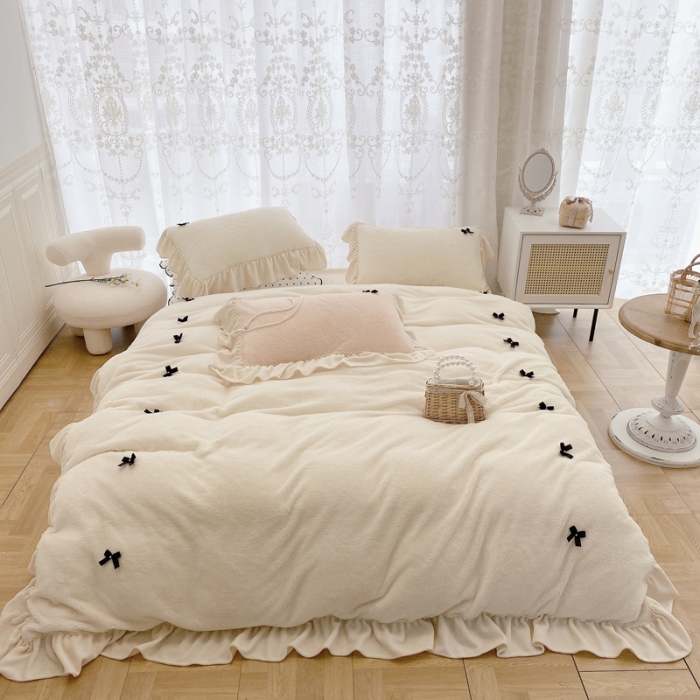 91家纺网 家纺一手货源 找家纺 玛奇朵 2021秋冬新款240克进口泰迪绒四件套-仙朵 白