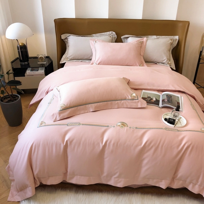 91家纺网 家纺一手货源 找家纺 2021新款进口超柔澳棉磨毛刺绣工艺款四件套恋-暮粉