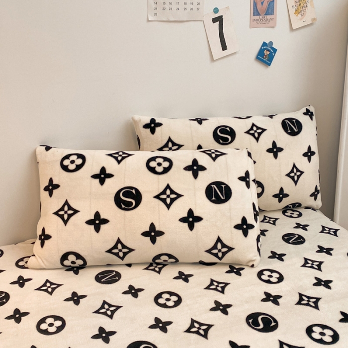 91家纺网 家纺一手货源 找家纺 金爱家 2021新款跑量款牛奶绒四件套 流行元素