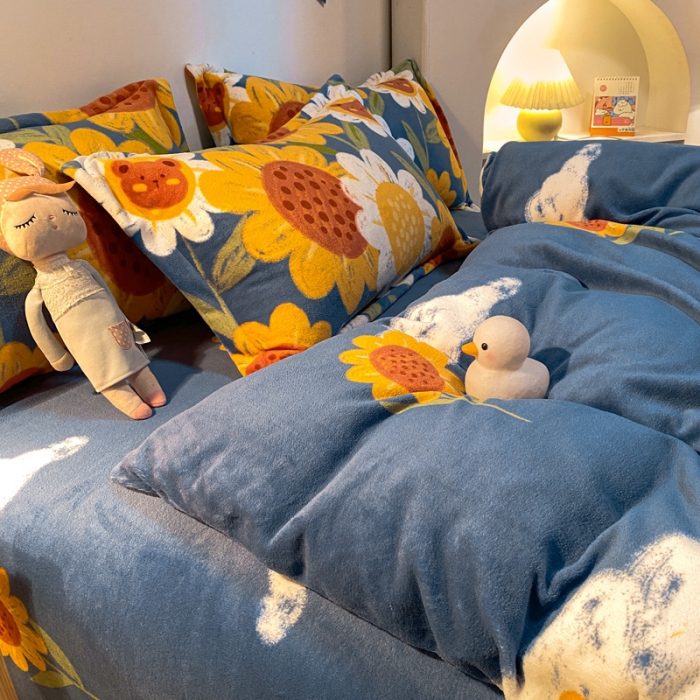 91家纺网 家纺一手货源 找家纺 金爱家 2021新款跑量款牛奶绒四件套 太阳花-蓝