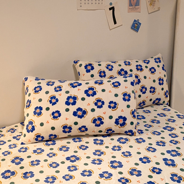 91家纺网 家纺一手货源 找家纺 金爱家 2021新款跑量款牛奶绒四件套 梅花-蓝