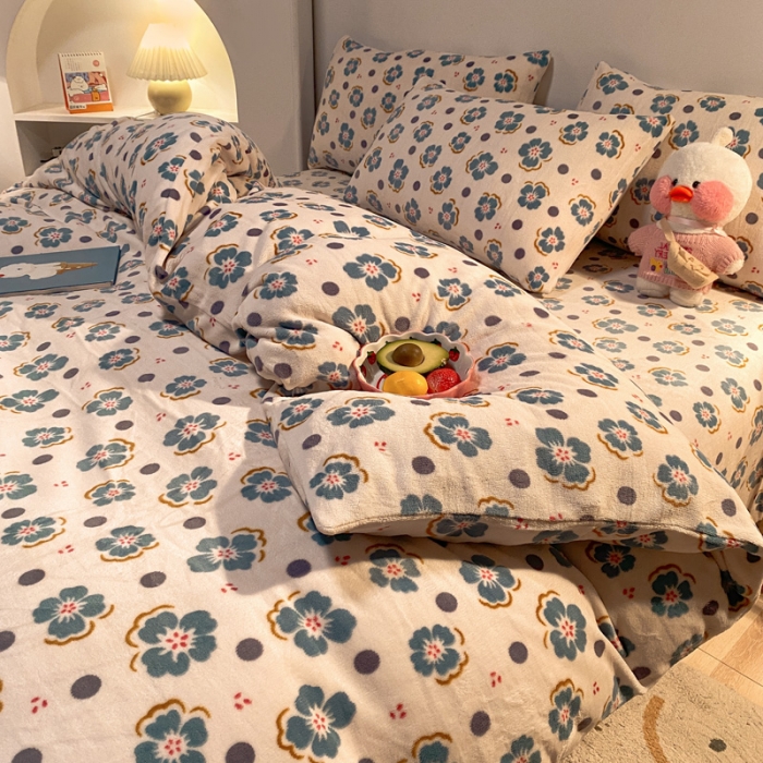 91家纺网 家纺一手货源 找家纺 金爱家 2021新款跑量款牛奶绒四件套 梅花-绿