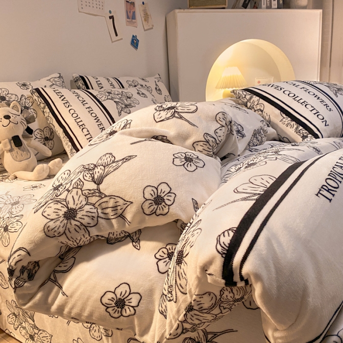 91家纺网 家纺一手货源 找家纺 金爱家 2021新款跑量款牛奶绒四件套 山茶花-黑