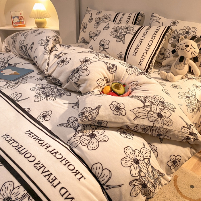 91家纺网 家纺一手货源 找家纺 金爱家 2021新款跑量款牛奶绒四件套 山茶花-黑