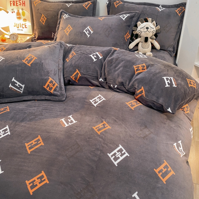 91家纺网 家纺一手货源 找家纺 金爱家 2021新款跑量款牛奶绒四件套 字母-灰