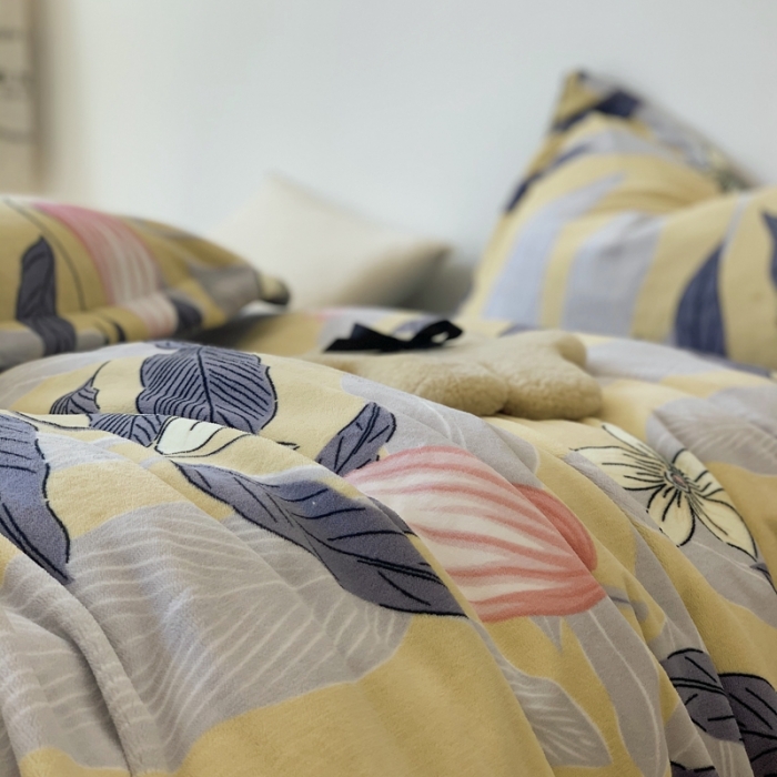 91家纺网 家纺一手货源 找家纺 时年家纺 2021新款牛奶绒印花系列四件套 若颜