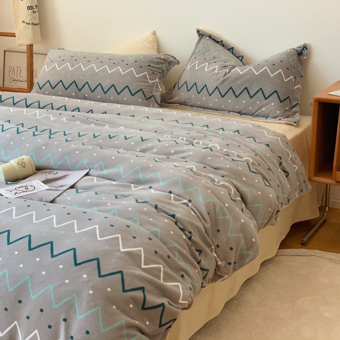 91家纺网 家纺一手货源 找家纺 时年家纺 2021新款牛奶绒印花系列四件套 维度