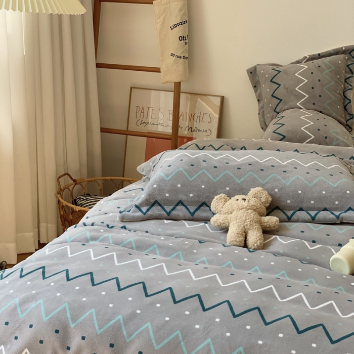 91家纺网 家纺一手货源 找家纺 时年家纺 2021新款牛奶绒印花系列四件套 维度