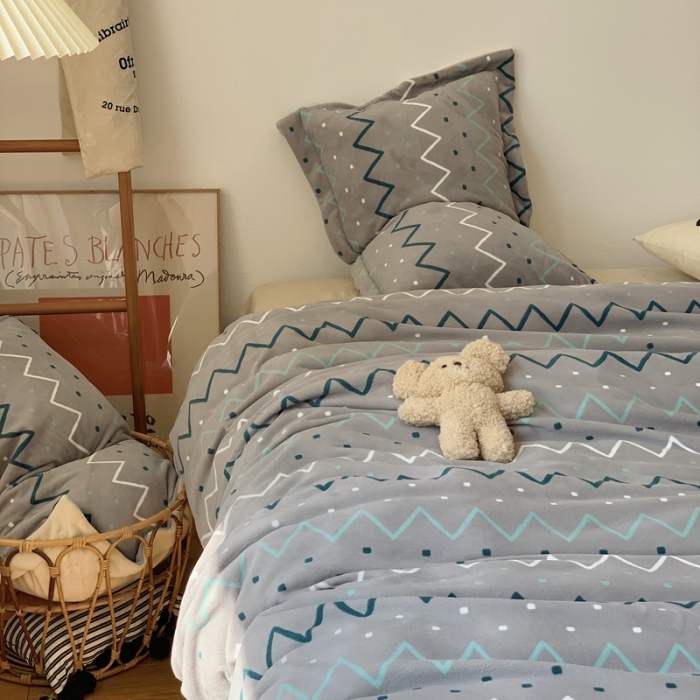 91家纺网 家纺一手货源 找家纺 时年家纺 2021新款牛奶绒印花系列四件套 维度