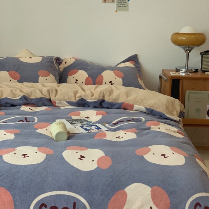 91家纺网 家纺一手货源 找家纺 时年家纺 2021新款牛奶绒印花系列四件套 酷酷狗蓝