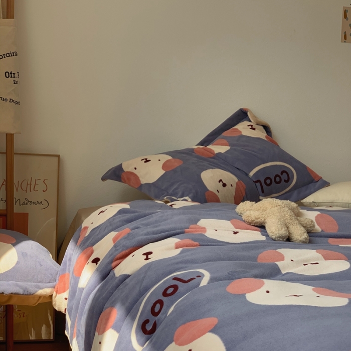 91家纺网 家纺一手货源 找家纺 时年家纺 2021新款牛奶绒印花系列四件套 酷酷狗蓝