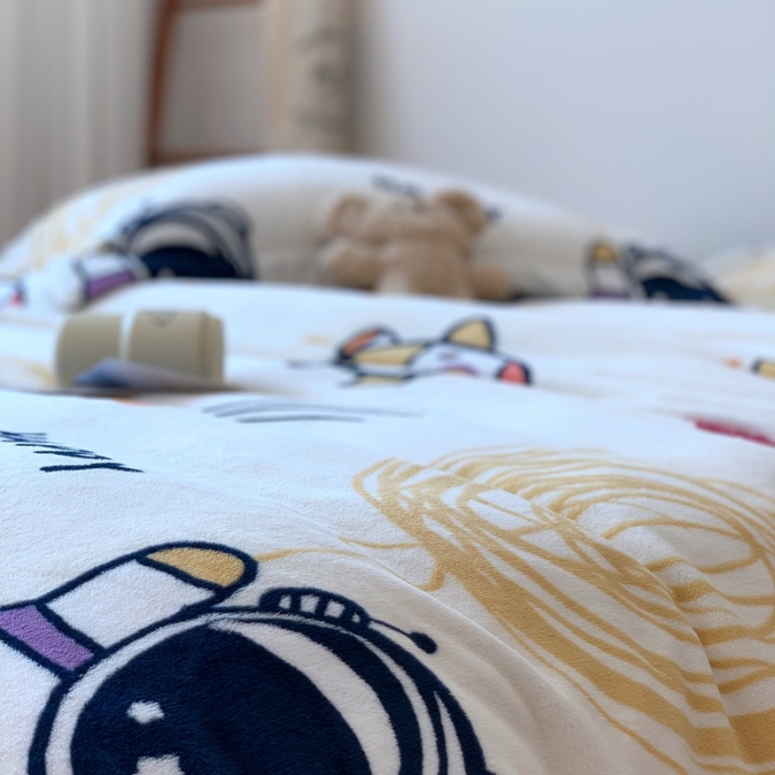 91家纺网 家纺一手货源 找家纺 时年家纺 2021新款牛奶绒印花系列四件套 快乐星球