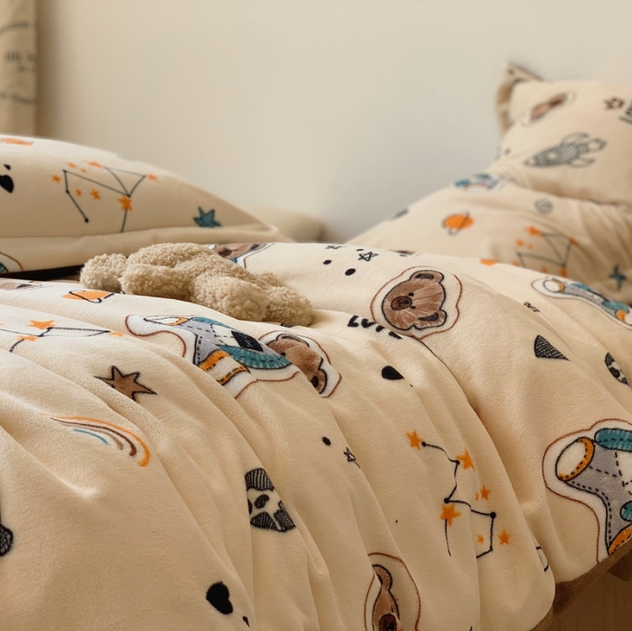 91家纺网 家纺一手货源 找家纺 时年家纺 2021新款牛奶绒印花系列四件套 绅士熊