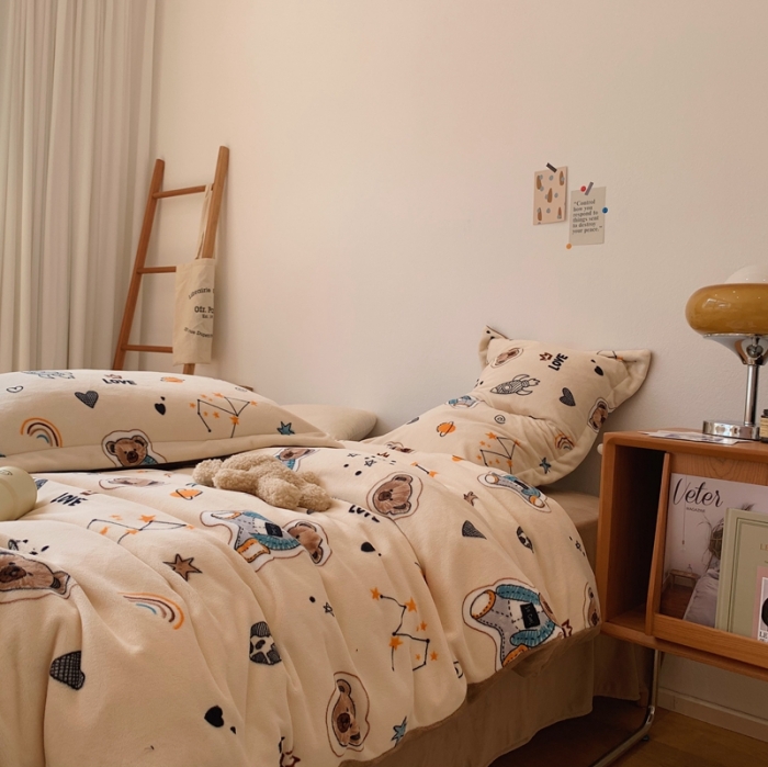 91家纺网 家纺一手货源 找家纺 时年家纺 2021新款牛奶绒印花系列四件套 绅士熊