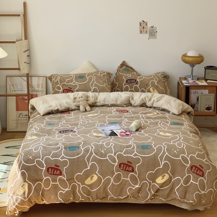 91家纺网 家纺一手货源 找家纺 时年家纺 2021新款牛奶绒印花系列四件套 玩具熊咖