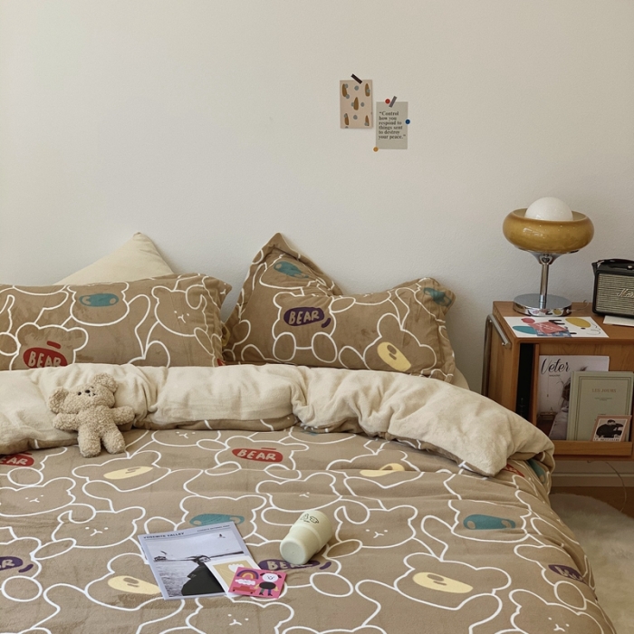 91家纺网 家纺一手货源 找家纺 时年家纺 2021新款牛奶绒印花系列四件套 玩具熊咖