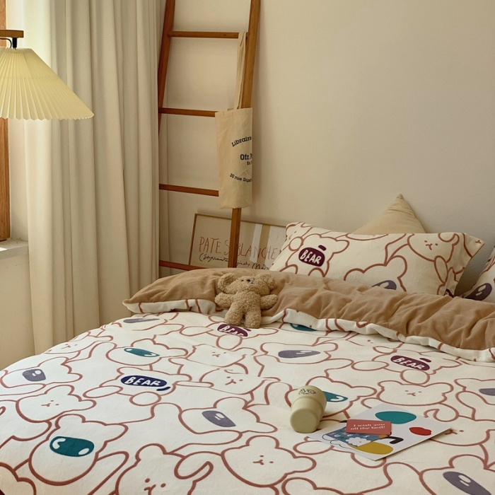 91家纺网 家纺一手货源 找家纺 时年家纺 2021新款牛奶绒印花系列四件套 玩具熊米