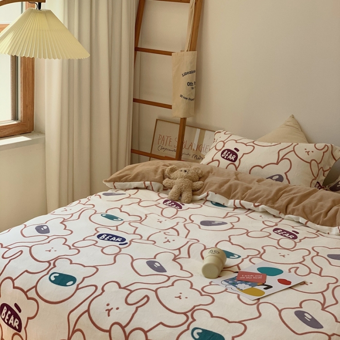 91家纺网 家纺一手货源 找家纺 时年家纺 2021新款牛奶绒印花系列四件套 玩具熊米