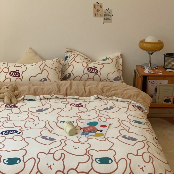 91家纺网 家纺一手货源 找家纺 时年家纺 2021新款牛奶绒印花系列四件套 玩具熊米