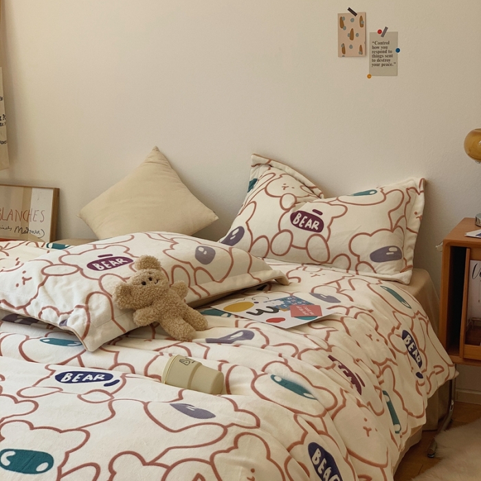 91家纺网 家纺一手货源 找家纺 时年家纺 2021新款牛奶绒印花系列四件套 玩具熊米