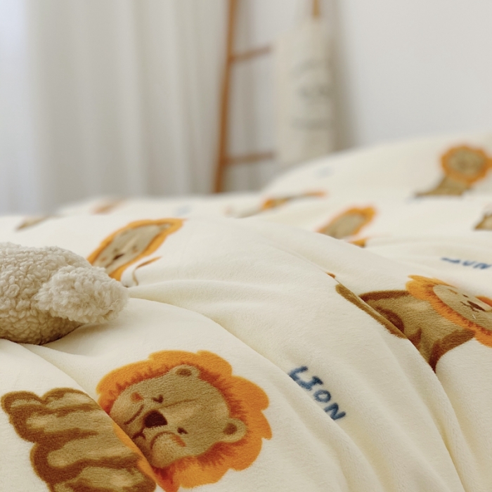 91家纺网 家纺一手货源 找家纺 时年家纺 2021新款牛奶绒印花系列四件套 小狮子