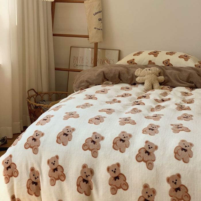 91家纺网 家纺一手货源 找家纺 时年家纺 2021新款牛奶绒印花系列四件套 熊仔仔米