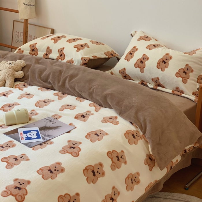 91家纺网 家纺一手货源 找家纺 时年家纺 2021新款牛奶绒印花系列四件套 熊仔仔米