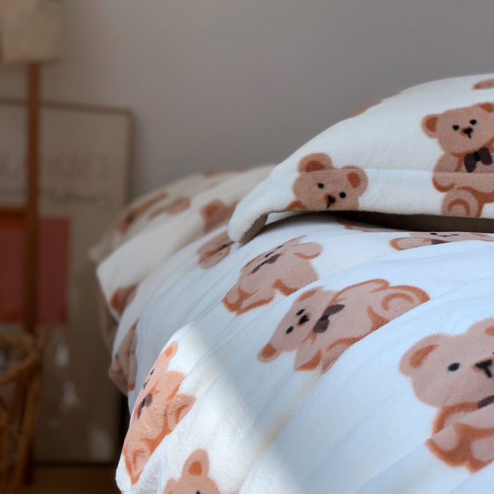 91家纺网 家纺一手货源 找家纺 时年家纺 2021新款牛奶绒印花系列四件套 熊仔仔米