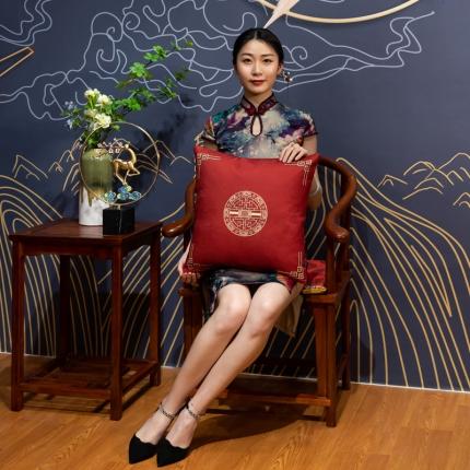 91家纺网 家纺一手货源 找家纺 北辰 2021新款印花新中式抱枕 陶珊阁-红