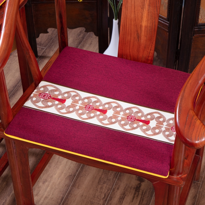 91家纺网 家纺一手货源 找家纺 北辰 2021新款棉麻刺绣新中式坐垫红木沙发垫 刺绣中国结-红色